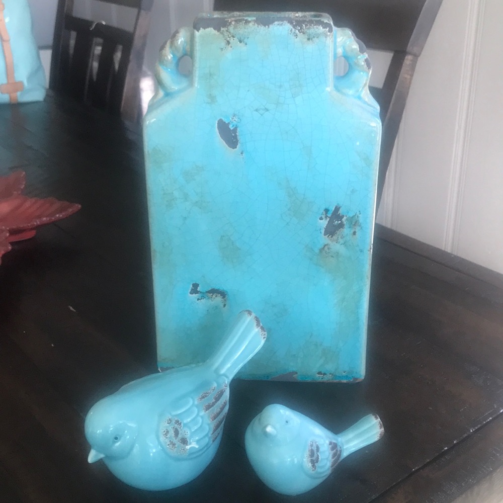 Vase with 2 bird accents